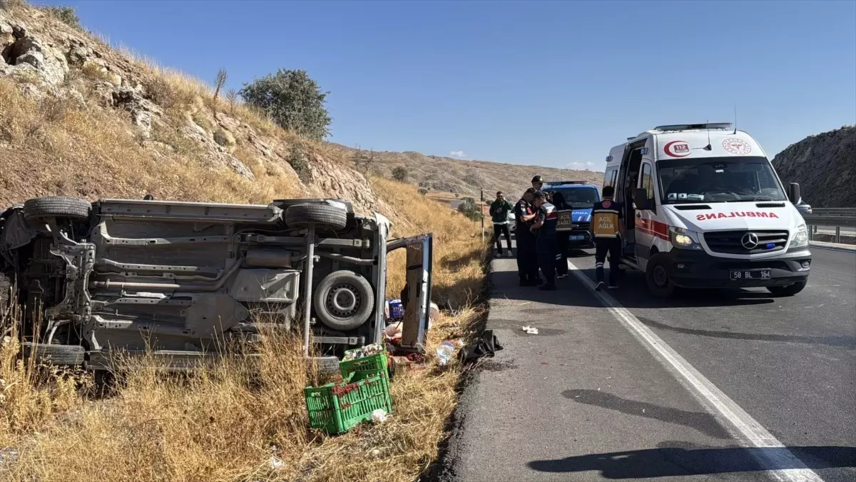 Sivas\'ta Trafik Kazası: 4 Yaralı