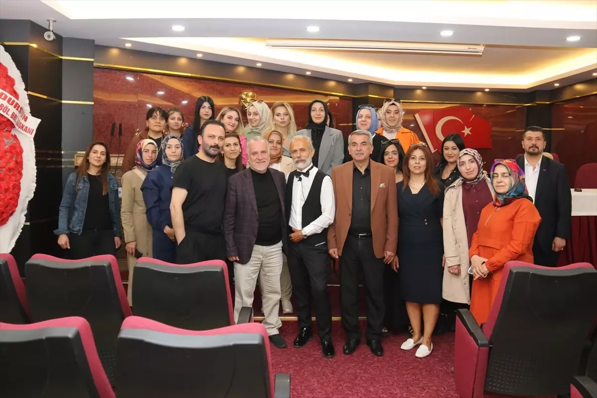 Sivas\'ta Kadın Kuaförlerine Topuz Eğitimi