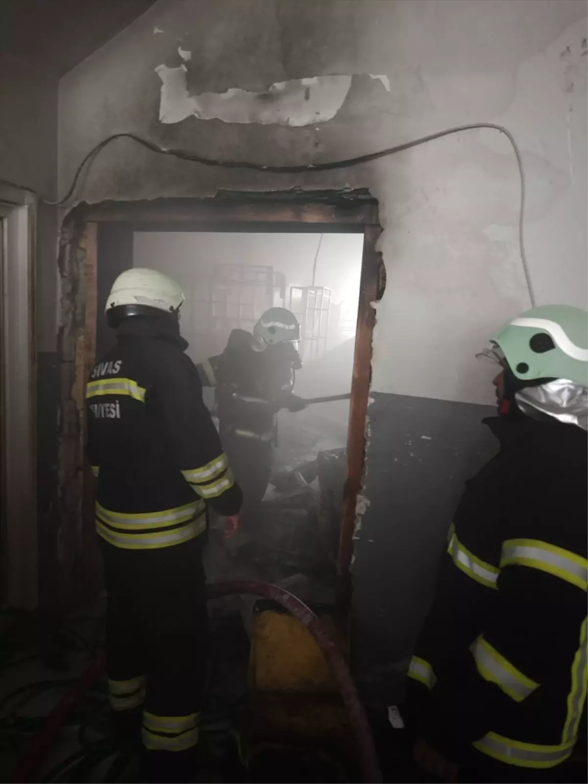 Sivas\'ta Mobilya İmalathanesinde Yangın