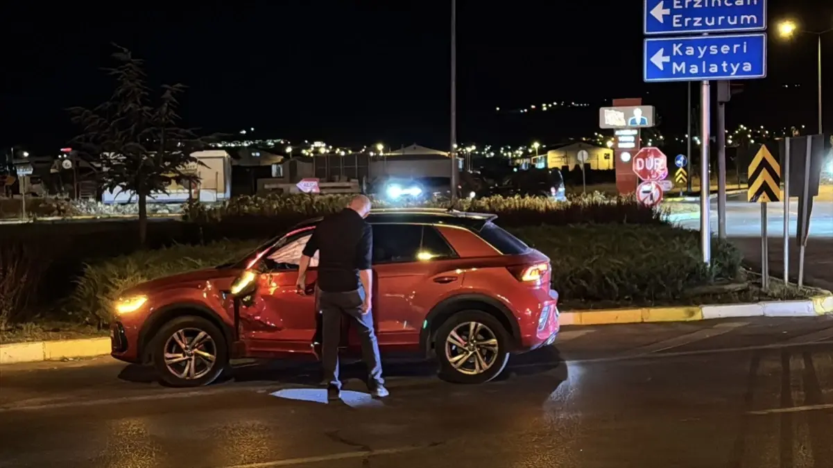Sivas\'ta Motosiklet Kazası: 1 Ağır Yaralı