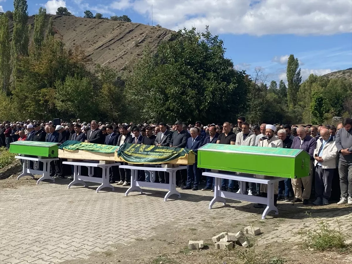 Doğanşar\'da Uçurumda Kaza: 4 Kişi Hayatını Kaybetti