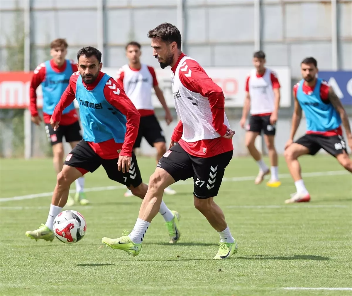 Sivasspor SMS Grup Sarıyerspor\'a Hazırlanıyor