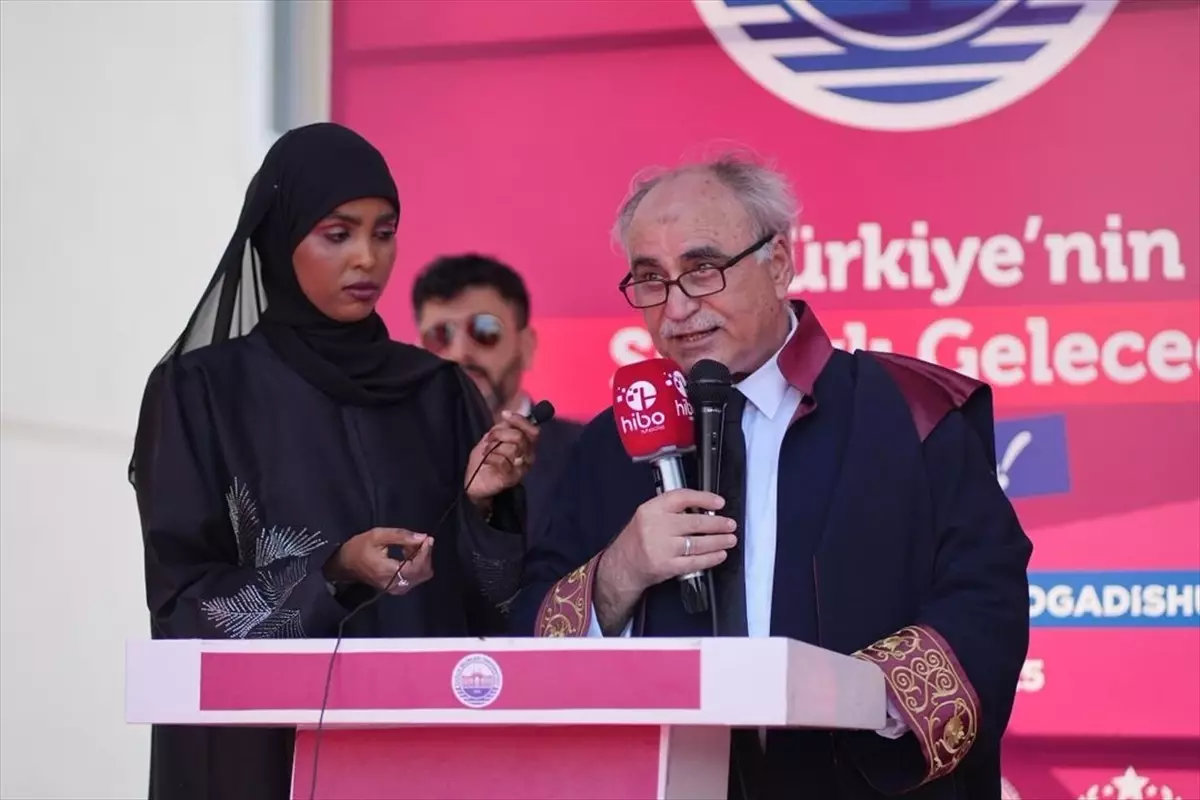 Somali Mogadişu Recep Tayyip Erdoğan Sağlık Bilimleri Fakültesinde mezuniyet sevinci yaşandı