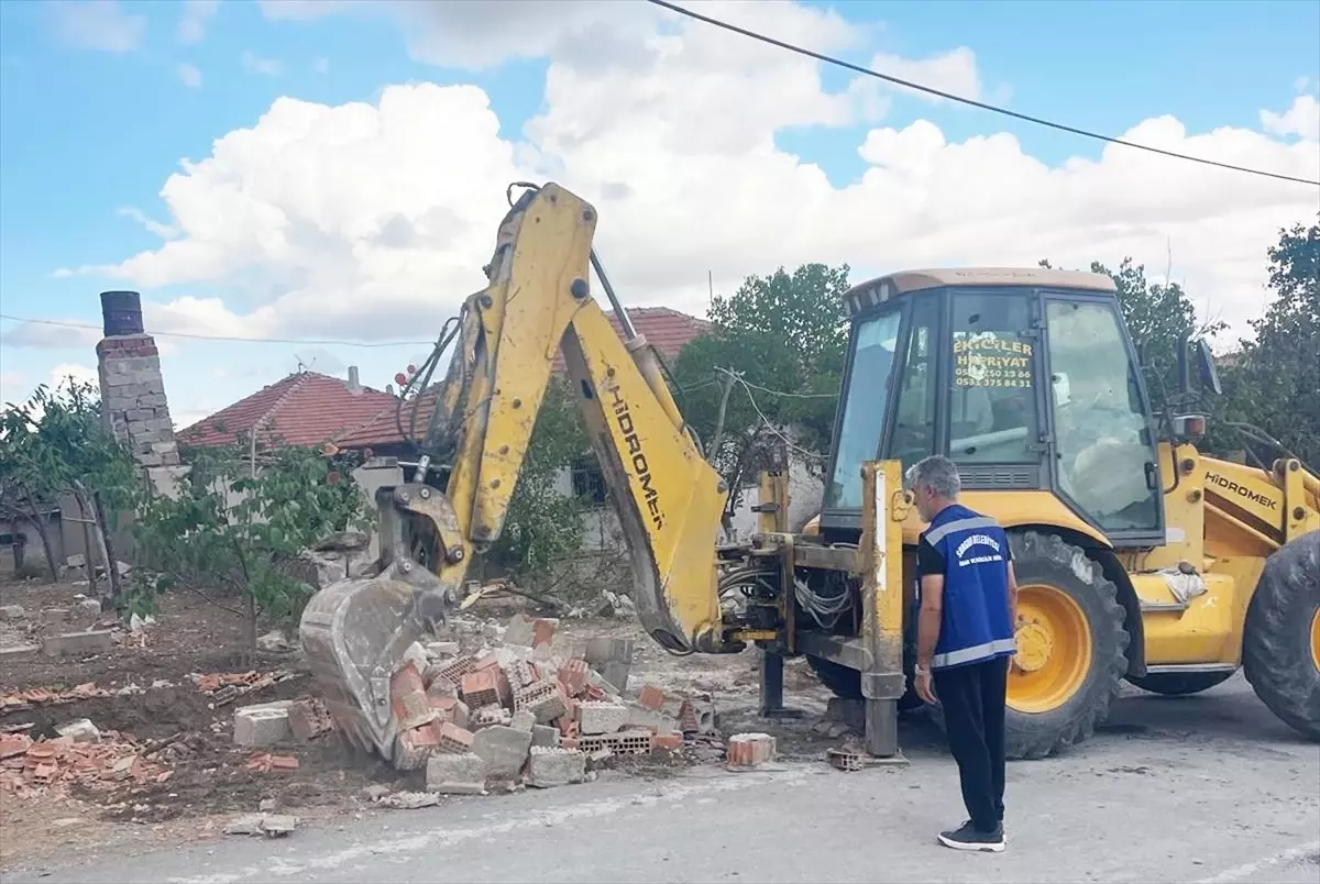 Sorgun\'da Kaçak Yapılar Yıkılıyor