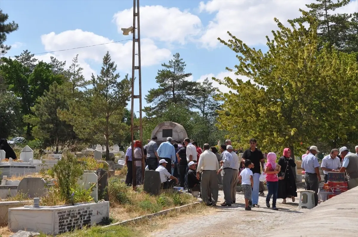 Sorgun\'da Mezarlık Ziyaretleri