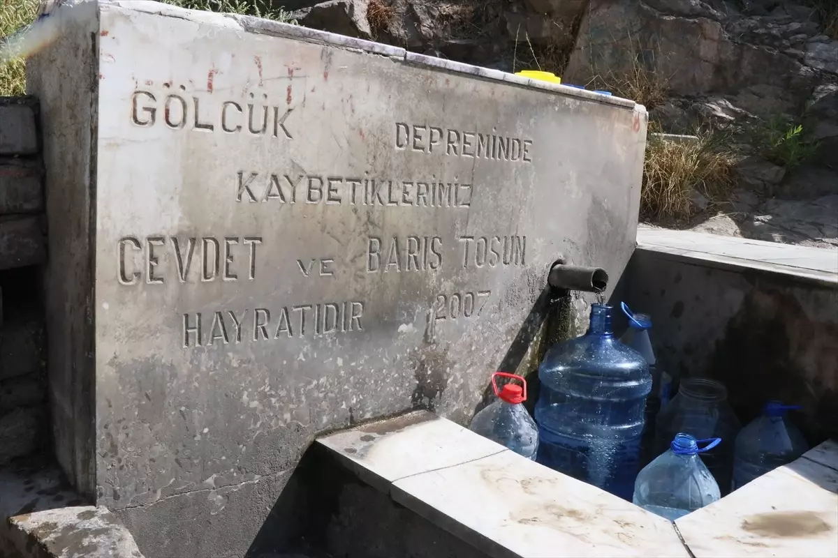 İzmir\'de 32 saatlik su kesintisi vatandaşları isyan ettirdi: Halk çok perişan