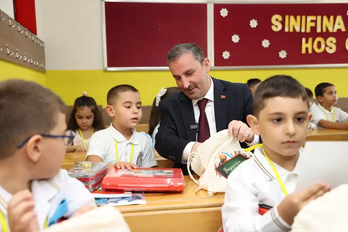 Sultanbeyli\'den 9 Bin Öğrenciye Kırtasiye Desteği