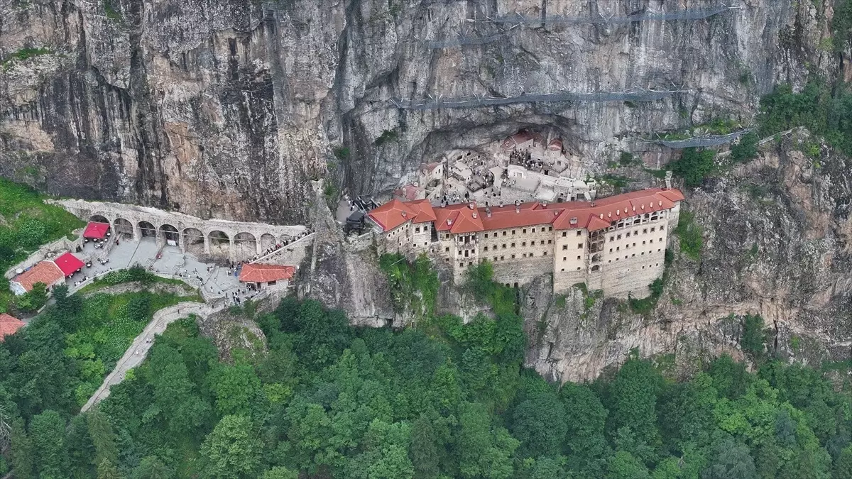 Sümela Manastırı\'na Yoğun İlgi