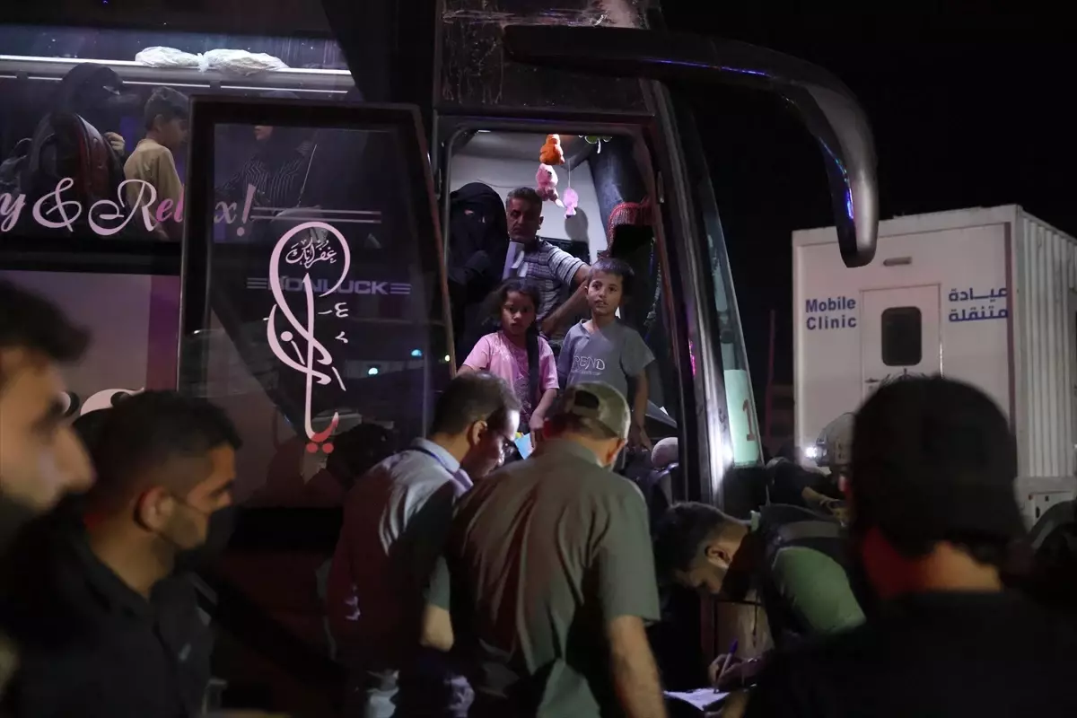 Hol Kampı\'ndan 38 Aile Tahliye Edildi