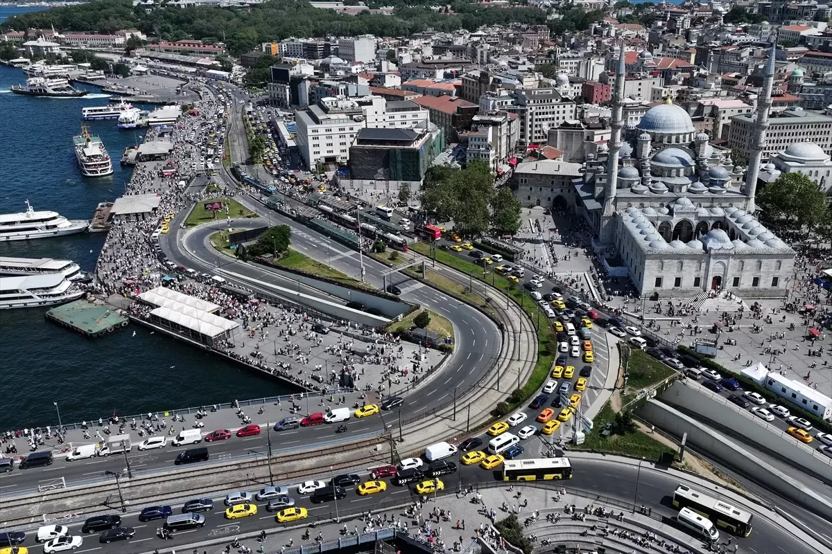 İstanbul\'un Tarihi Yarımadası Bayramda Yoğun