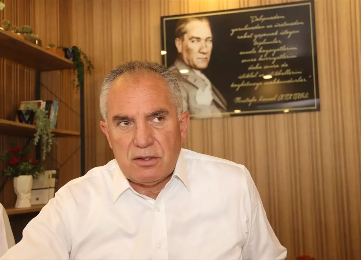 Özalp\'tan Basın Mensuplarına Kutlama