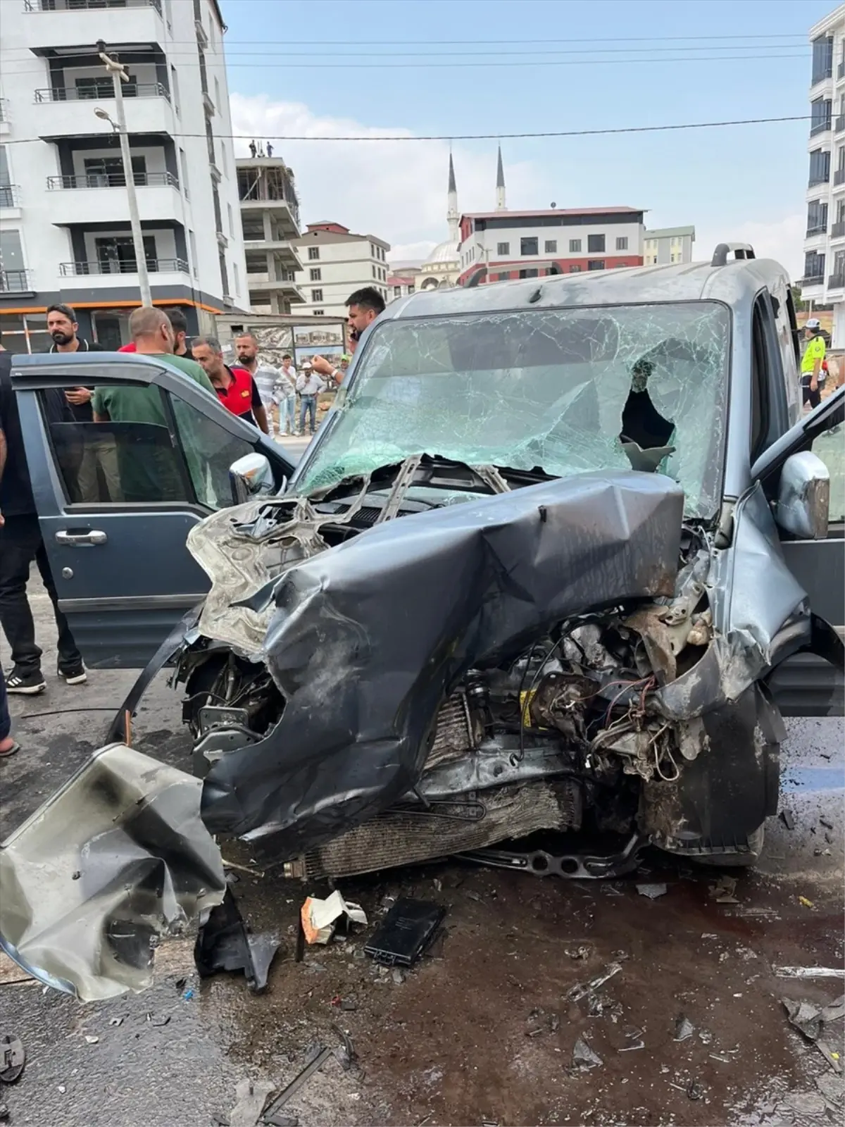 Tatvan\'da Çarpışma: 2 Yaralı
