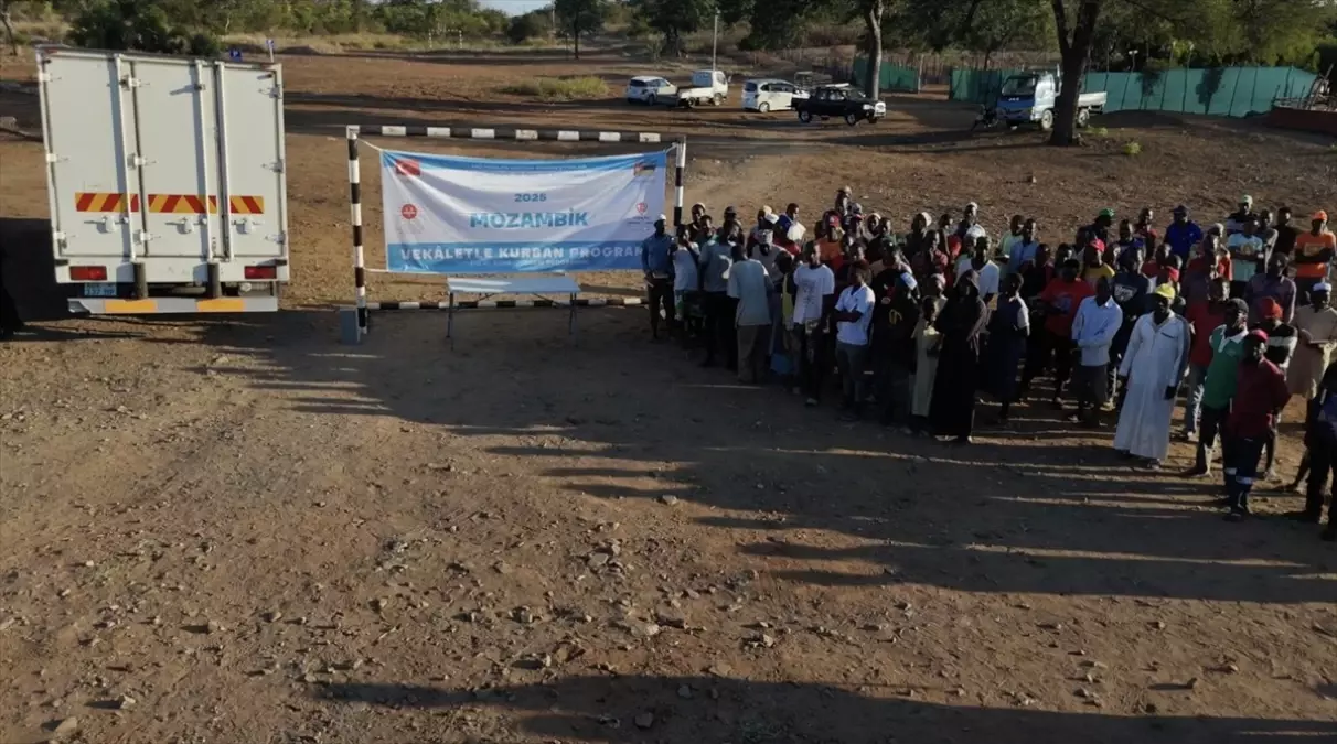 TDV Mozambik\'te Kurban Etlerini Dağıtıyor