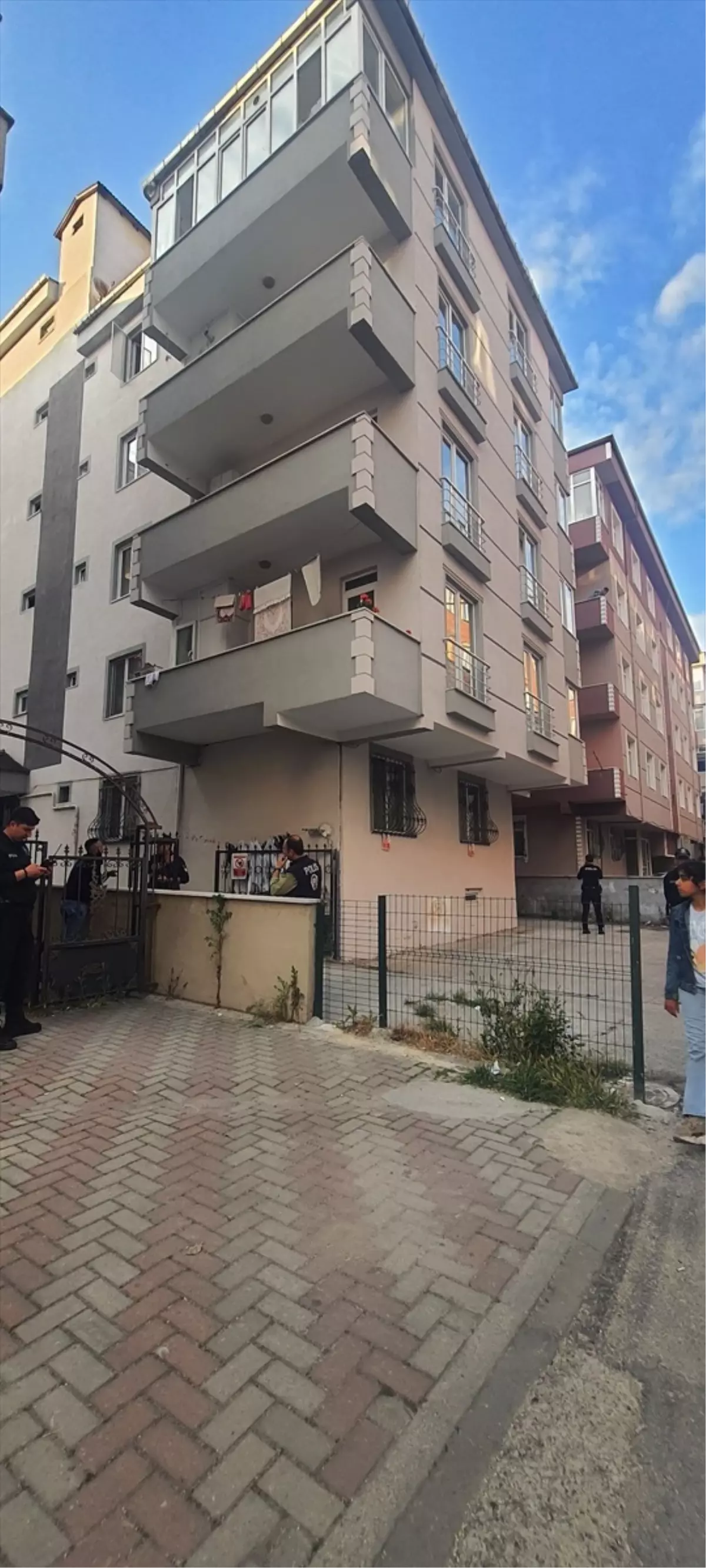 Çerkezköy\'de 2 Yaşındaki Çocuk Düşerek Hayatını Kaybetti