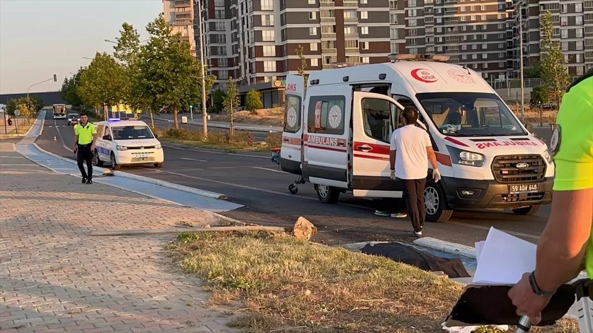 Uyarı levhasına çarpan 14 yaşındaki Azra hayatını kaybetti