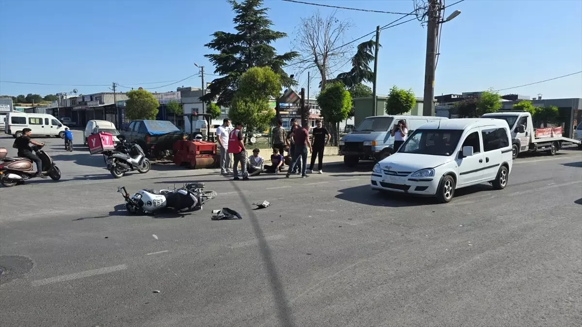 Çerkezköy\'de Motosiklet ve Hafif Ticari Araç Çarpıştı