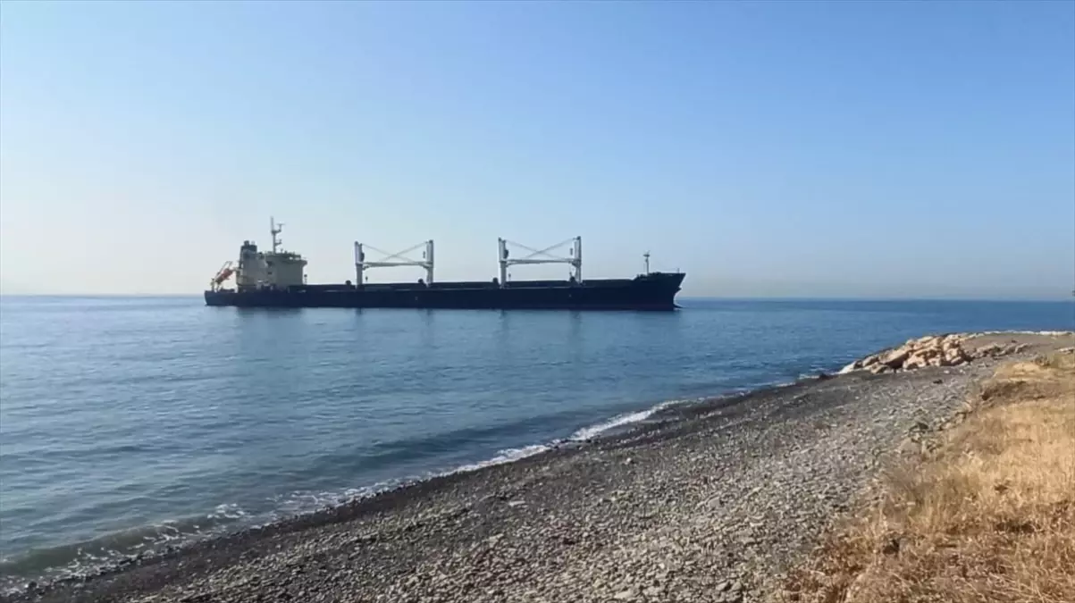 Şarköy\'de Karaya Oturan Geminin Kurtarılması İçin Çalışma Başlatıldı