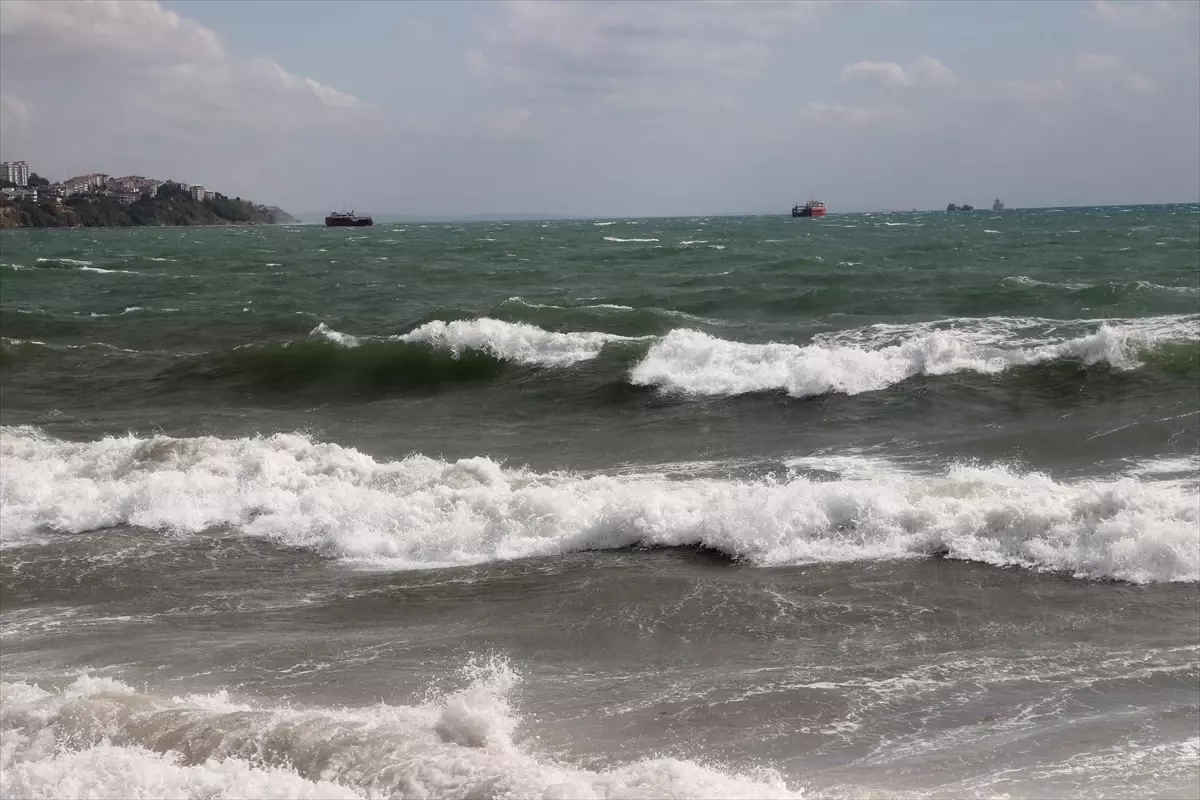 Poyraz Tekirdağ\'da Ulaşımı Aksatıyor