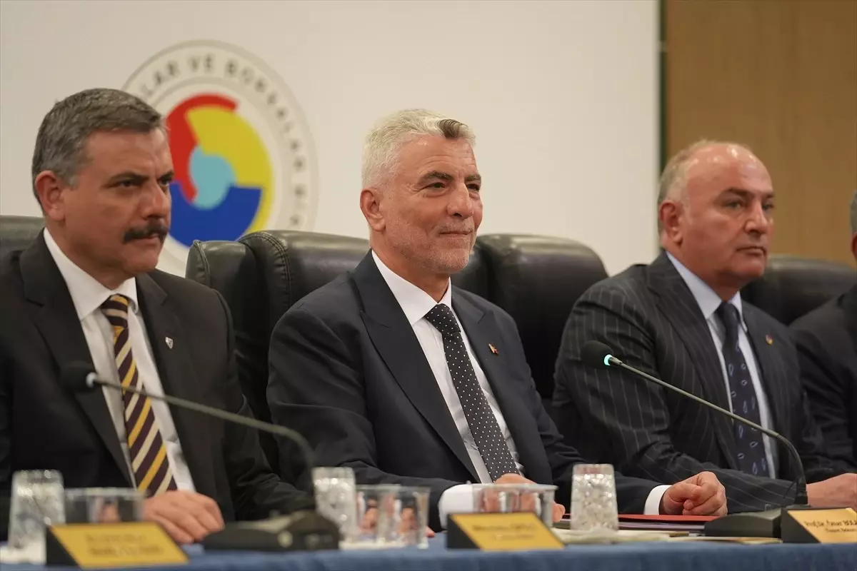Ticaret Bakanı Ömer Bolat Erzurum\'da konuştu: (1)