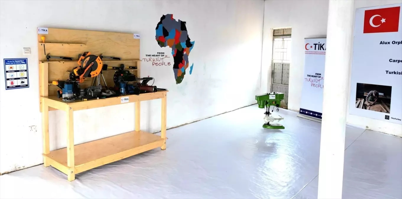 TİKA, Uganda\'da Yetim Çocuklar İçin Marangozluk Atölyesi Kurdu