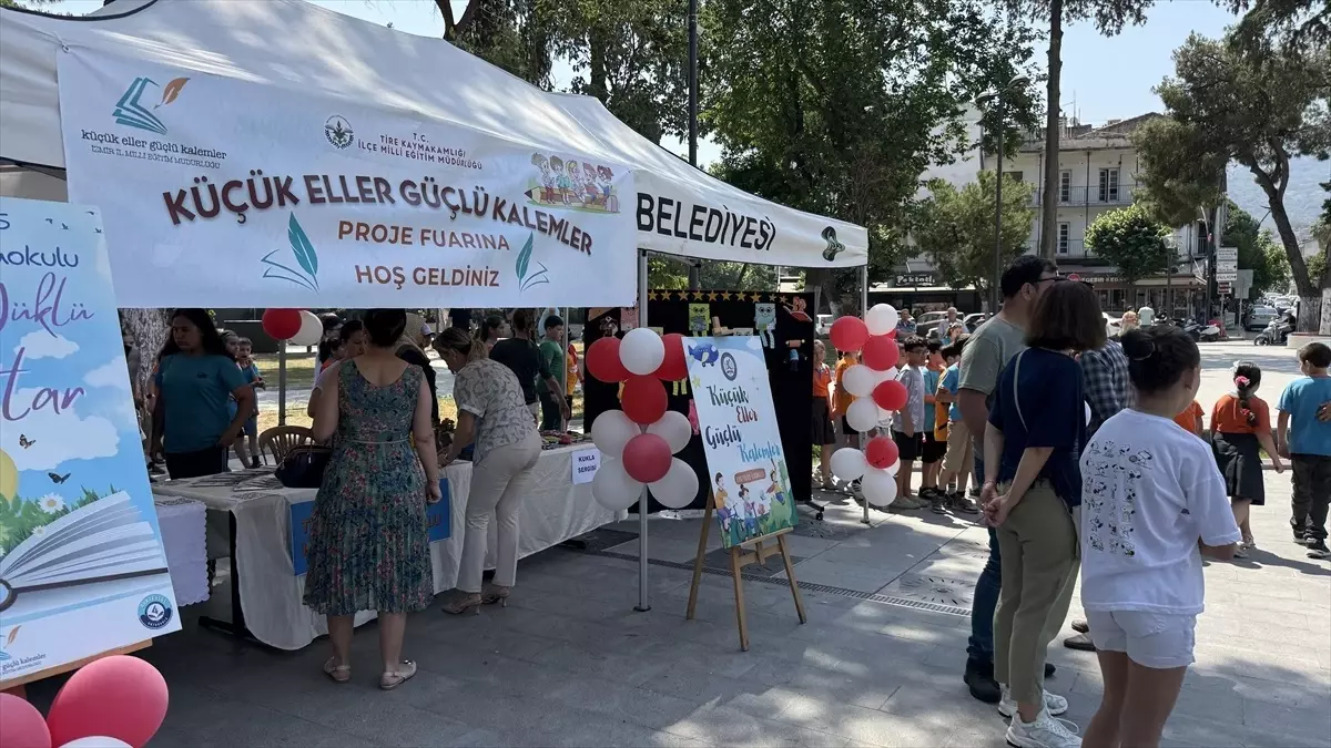 Tire\'de Öğrenciler Kitaplarını Tanıttı