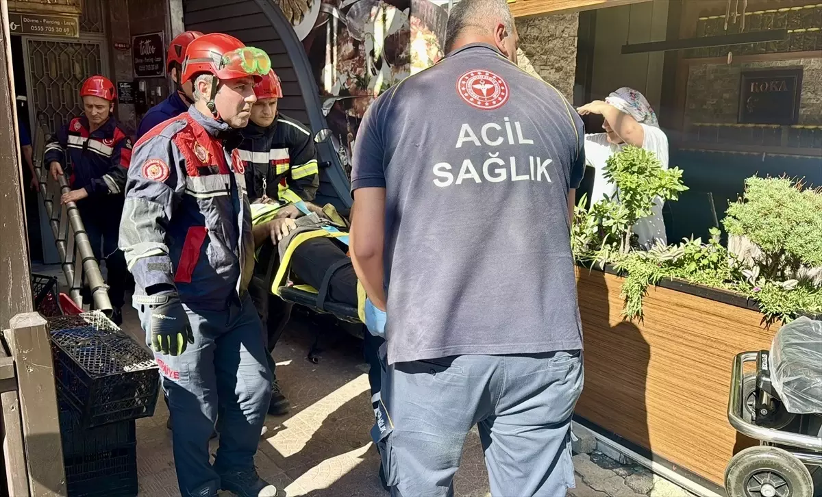Asansör Boşluğuna Düşen İşçi Tedavi Altına Alındı