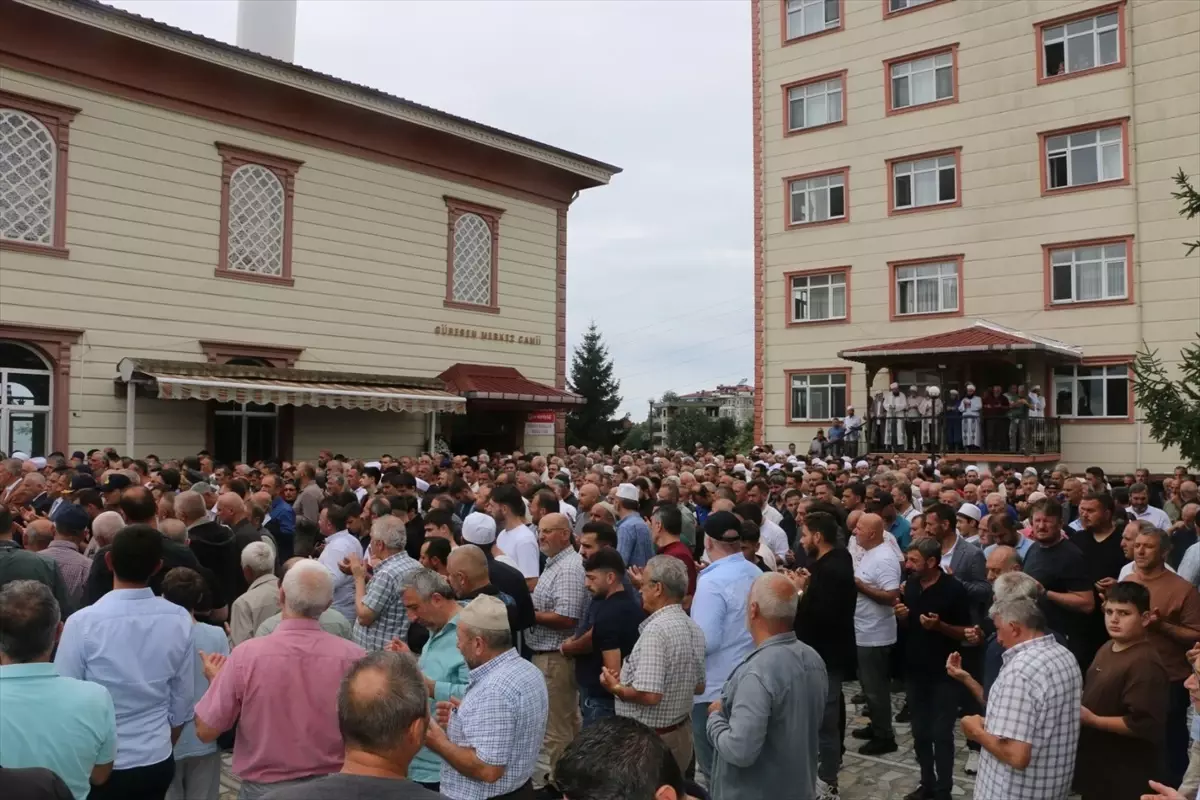 Of\'ta Boğulan Çocuğun Cenazesi Defnedildi