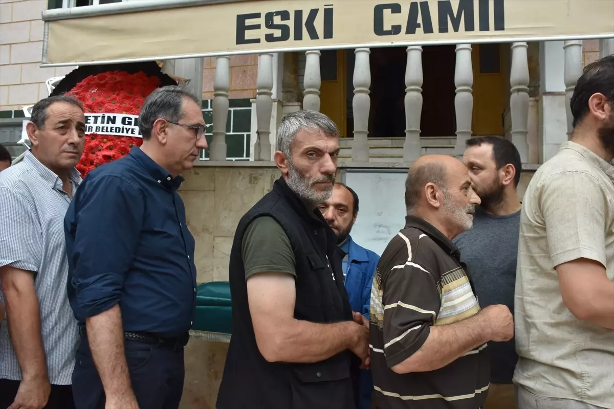 Sürmene\'de Çiftin Cenazesi Defnedildi