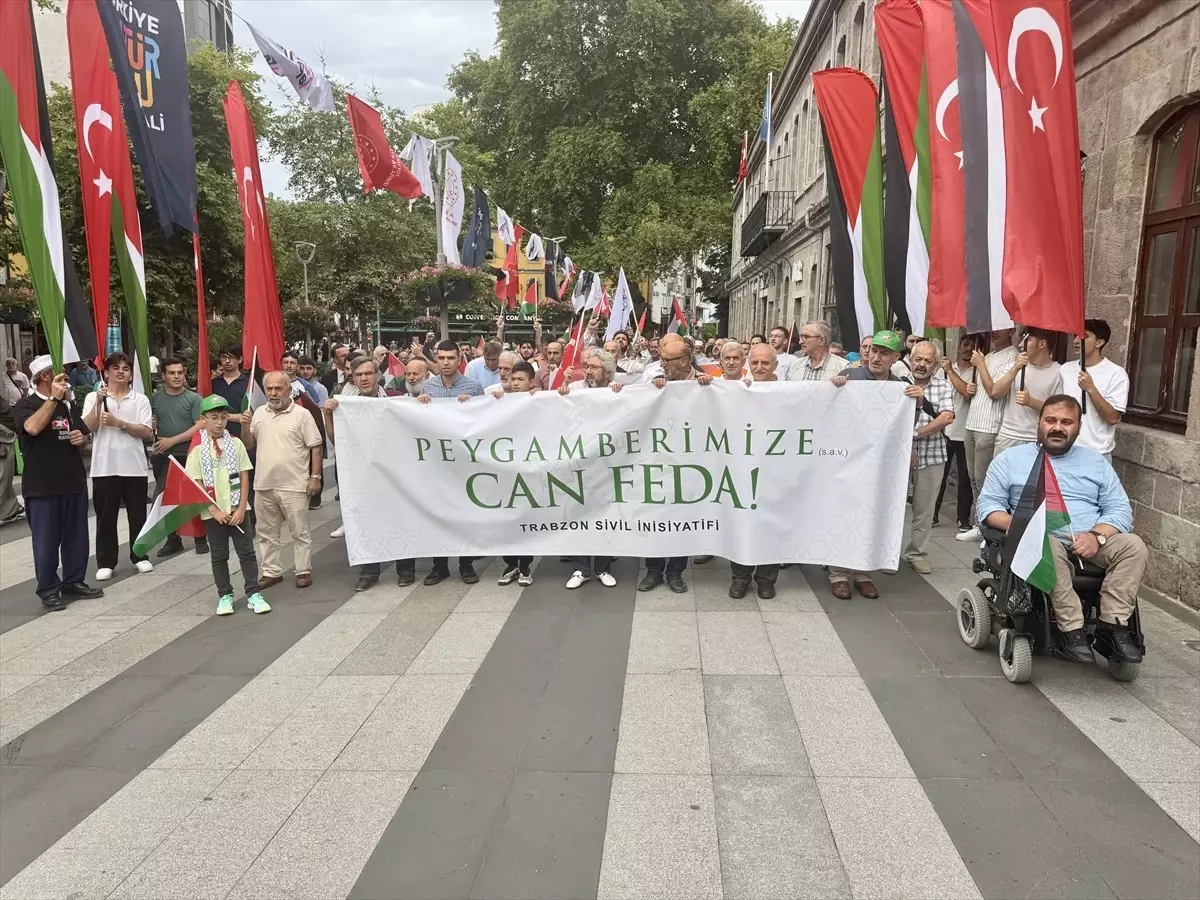 Trabzon\'da Peygamber Karikatürüne Tepki
