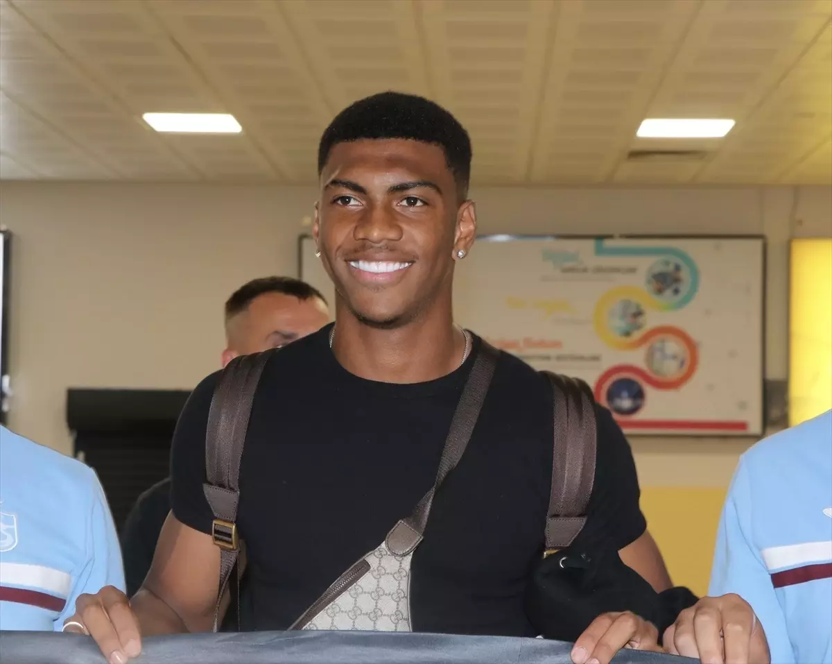 Felipe Augusto Trabzon\'a Geldi