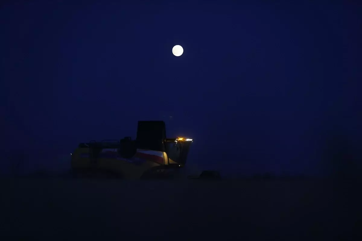 Trakya\'da Buğday Hasadı Gece Yapılıyor