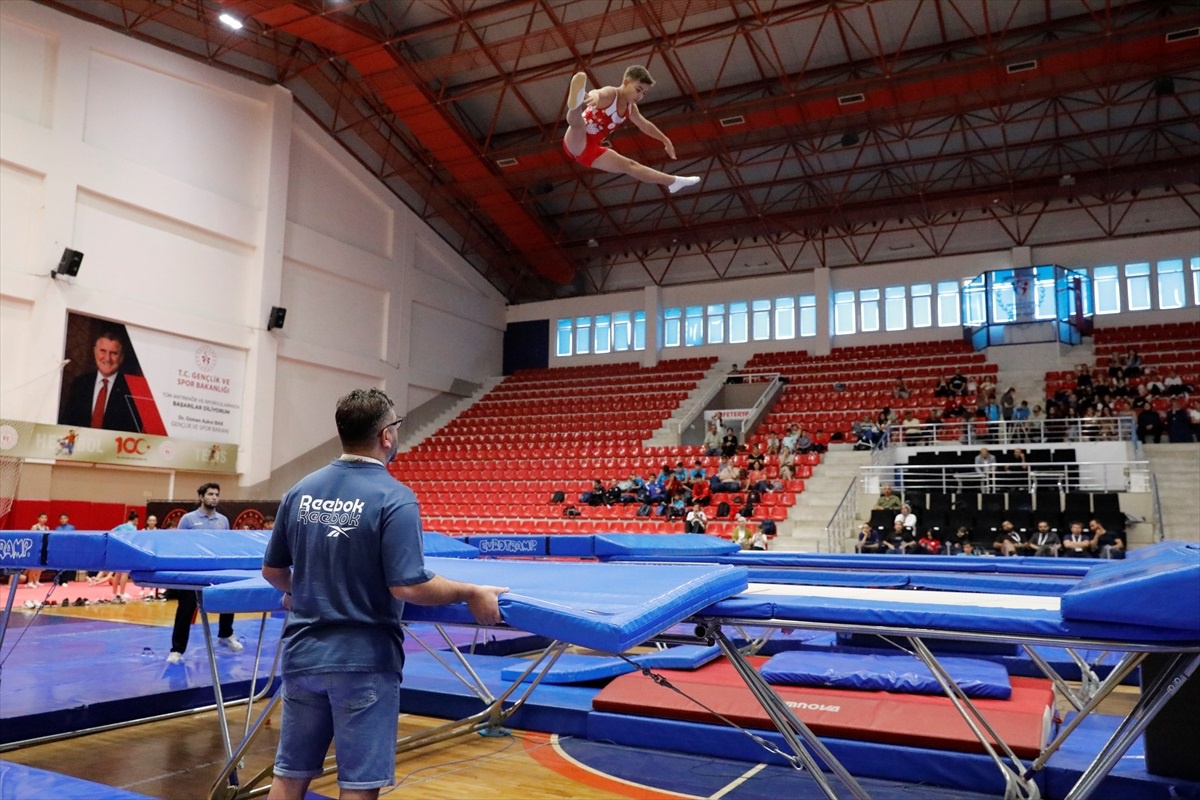 Samsun\'da Trampolin Cimnastik Şampiyonası Başladı