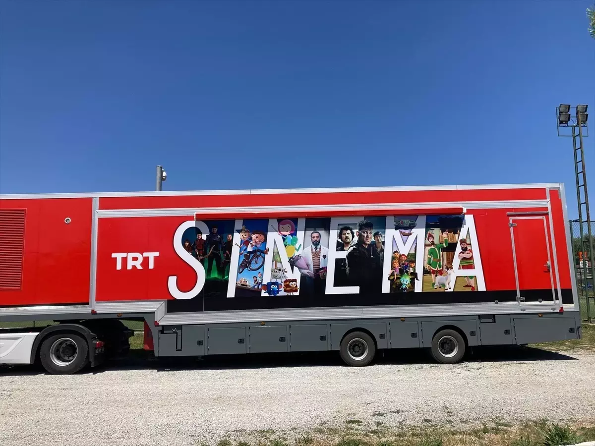Artova\'da TRT Sinema Tırı Coşkusu