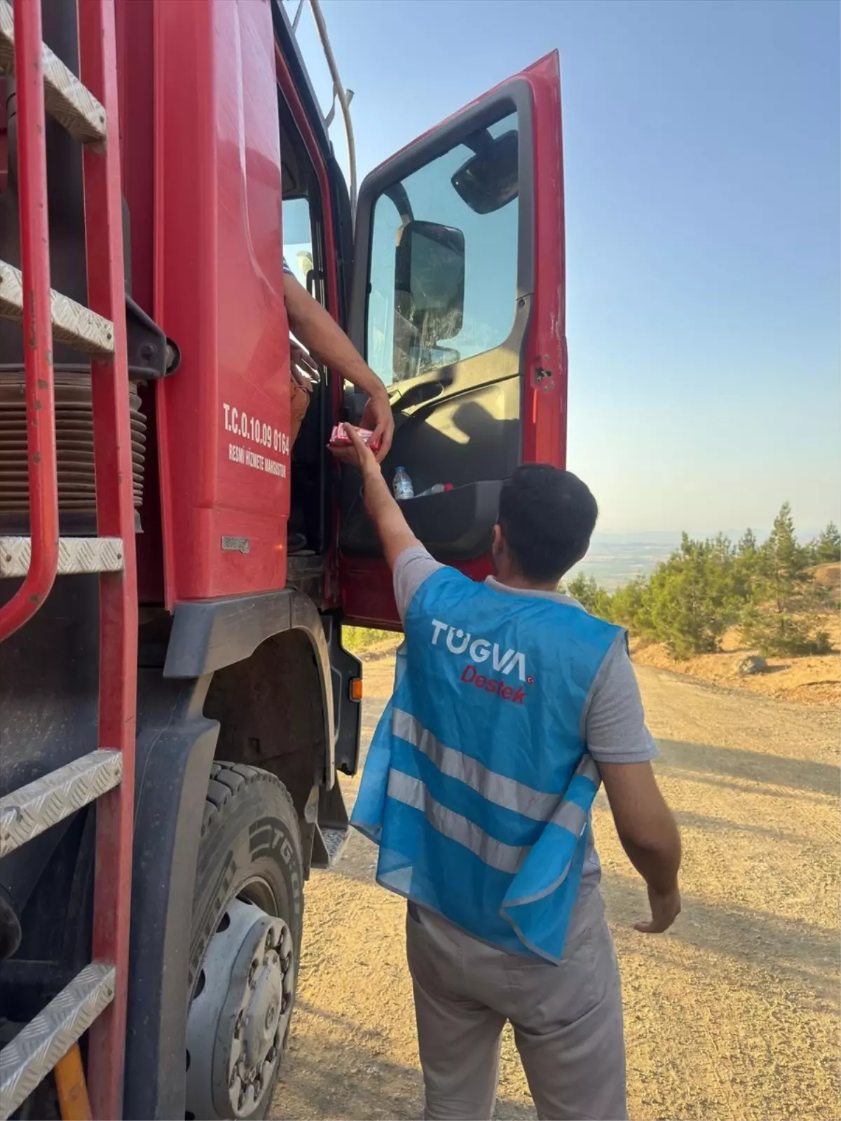 TÜGVA Yangınla Mücadelede Aktif Rol Alıyor