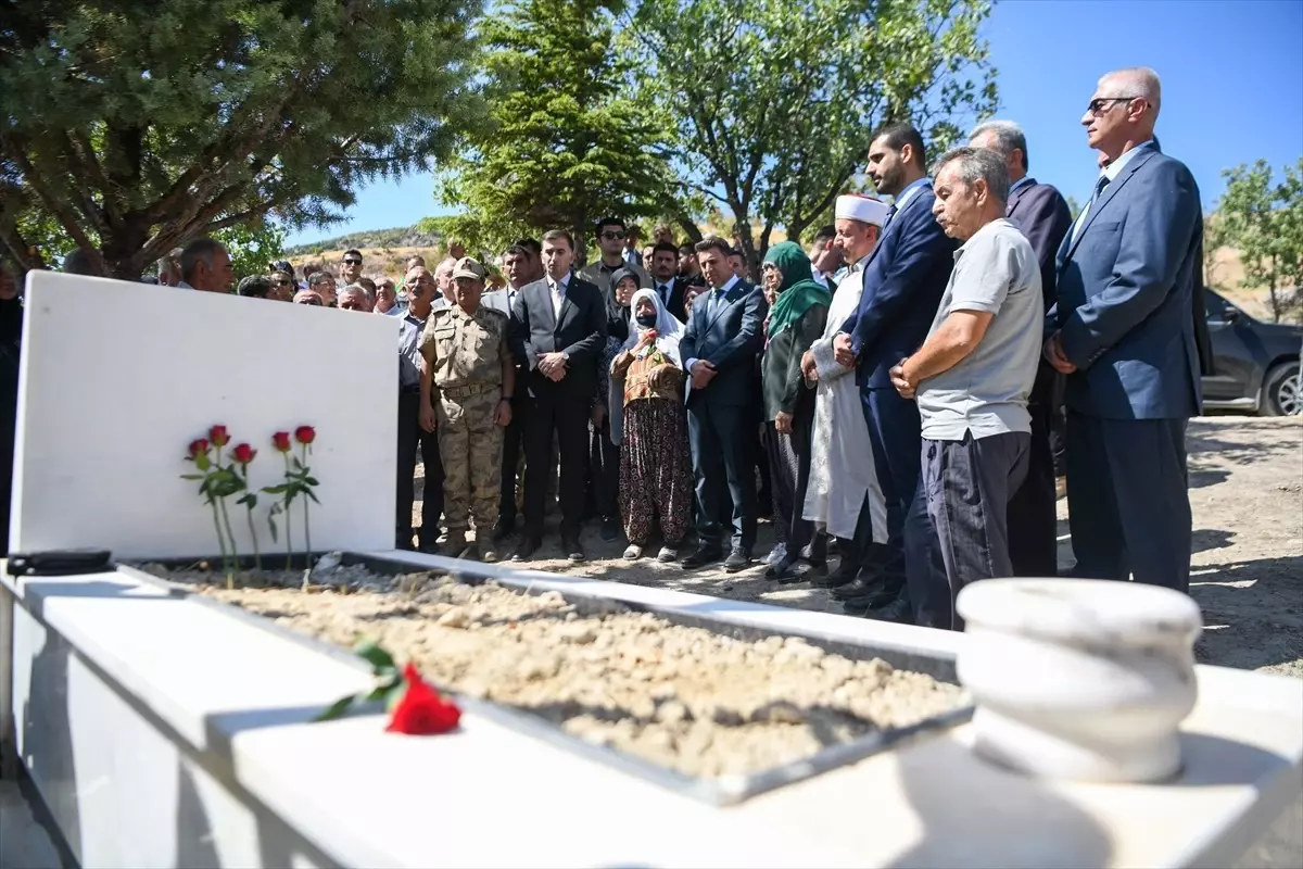 Tunceli\'de PKK\'lı teröristlerce Ulukale köyünde şehit edilen 13 sivil anıldı