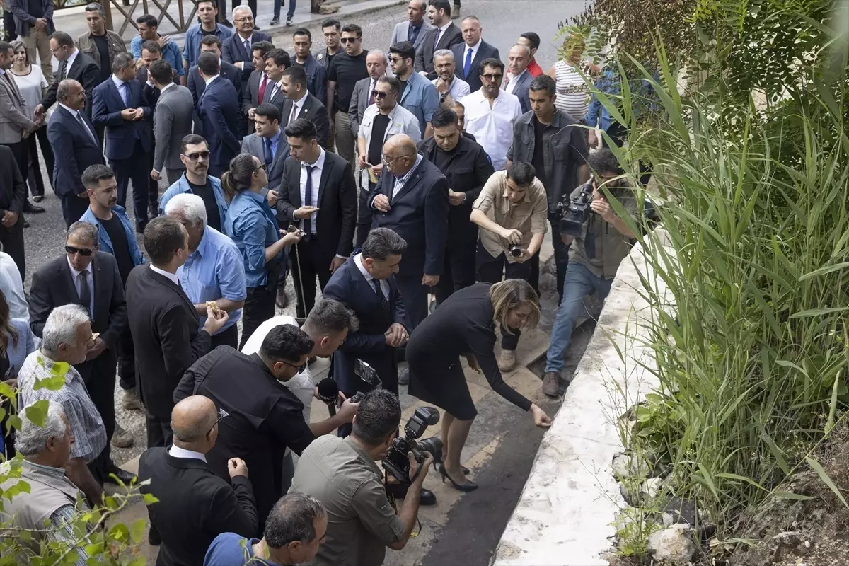 Tunceli Valisi Aygöl, Anafatma Ziyaretgahı\'nda lokma dağıttı