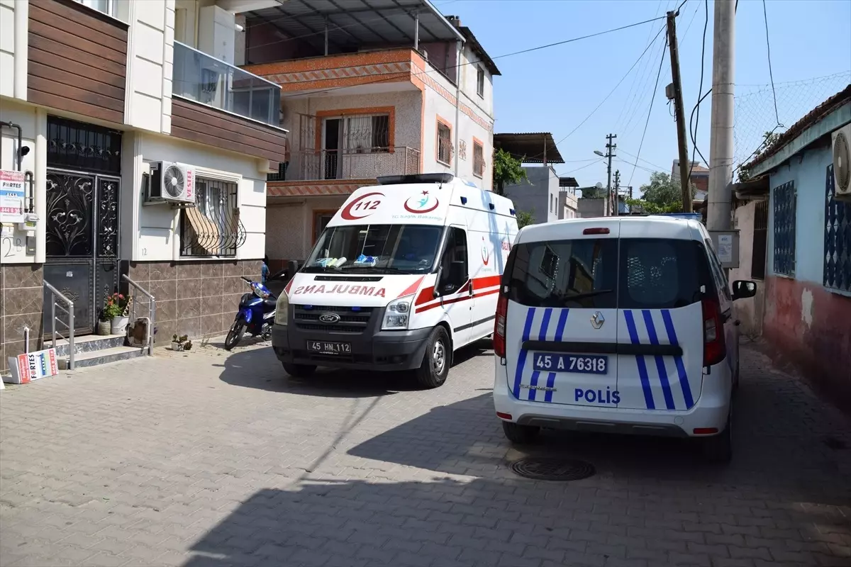 Asansörde Sıkışan İşçi İtfaiye Tarafından Kurtarıldı