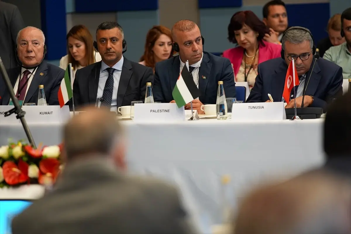 Türk-Arap Odası Yönetim Kurulu Toplantısı ve İş Forumu İzmir\'de yapıldı