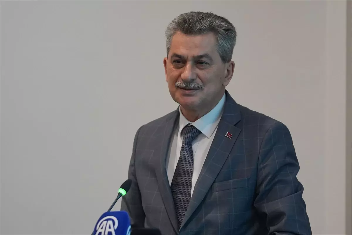 Türk Dünyası Genç Tarihçiler Çalıştayı Başladı