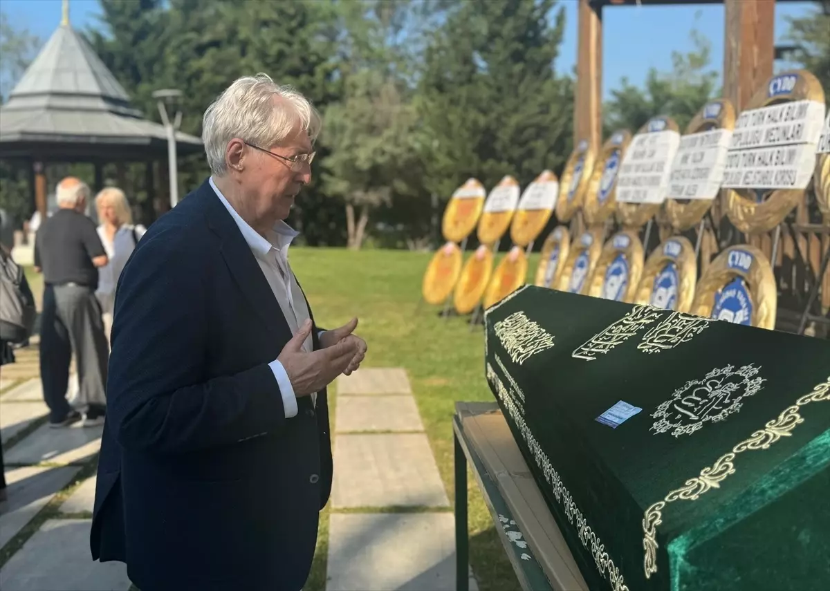 Usta sanatçı Mehmet Erenler son yolculuğuna uğurlandı