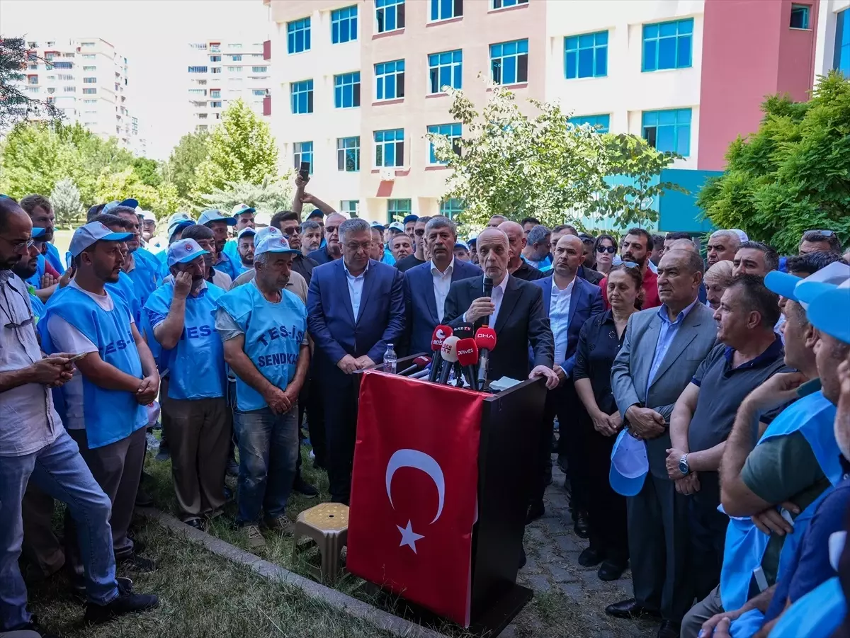 TÜRK-İŞ\'ten Kamu İşçilerine Destek Çağrısı