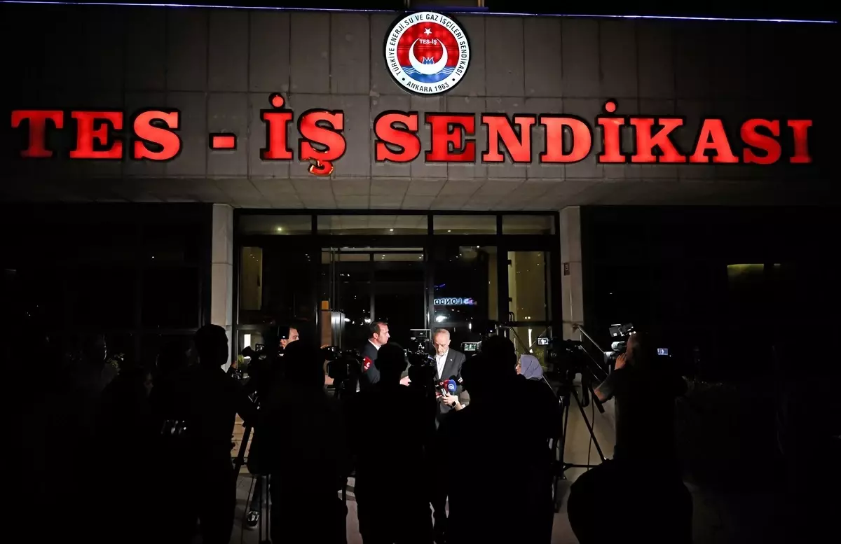 Kamu İşçilerine Zam Teklifi Değerlendiriliyor