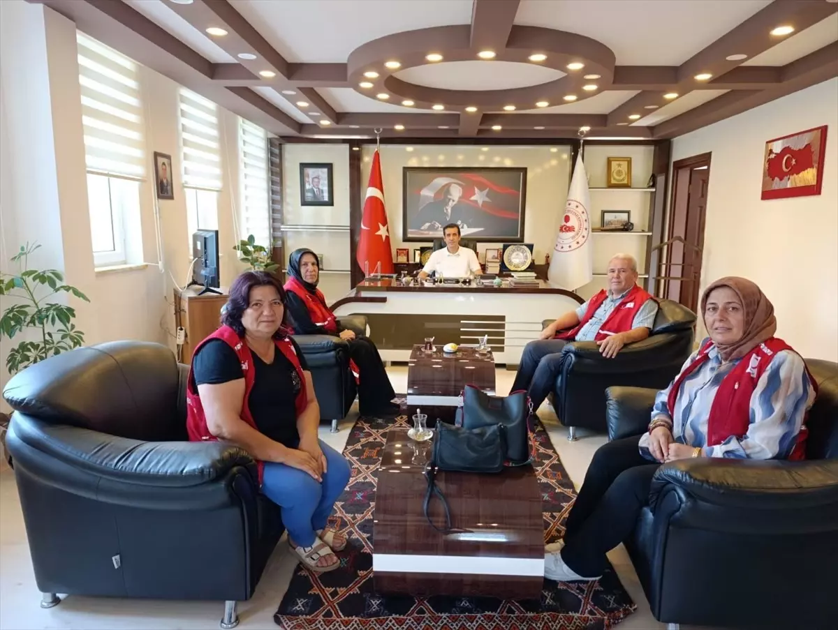 Kızılay Anamur\'dan Kaymakam\'a Ziyaret