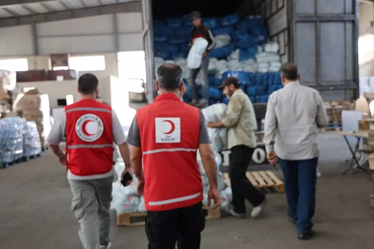 Türk Kızılay\'dan Süveyda\'ya Yardım Gönderimi