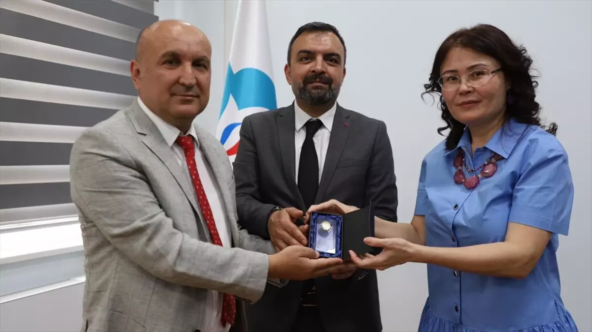 Yesevi Yolu ve Mirası Paneli Türkistan\'da
