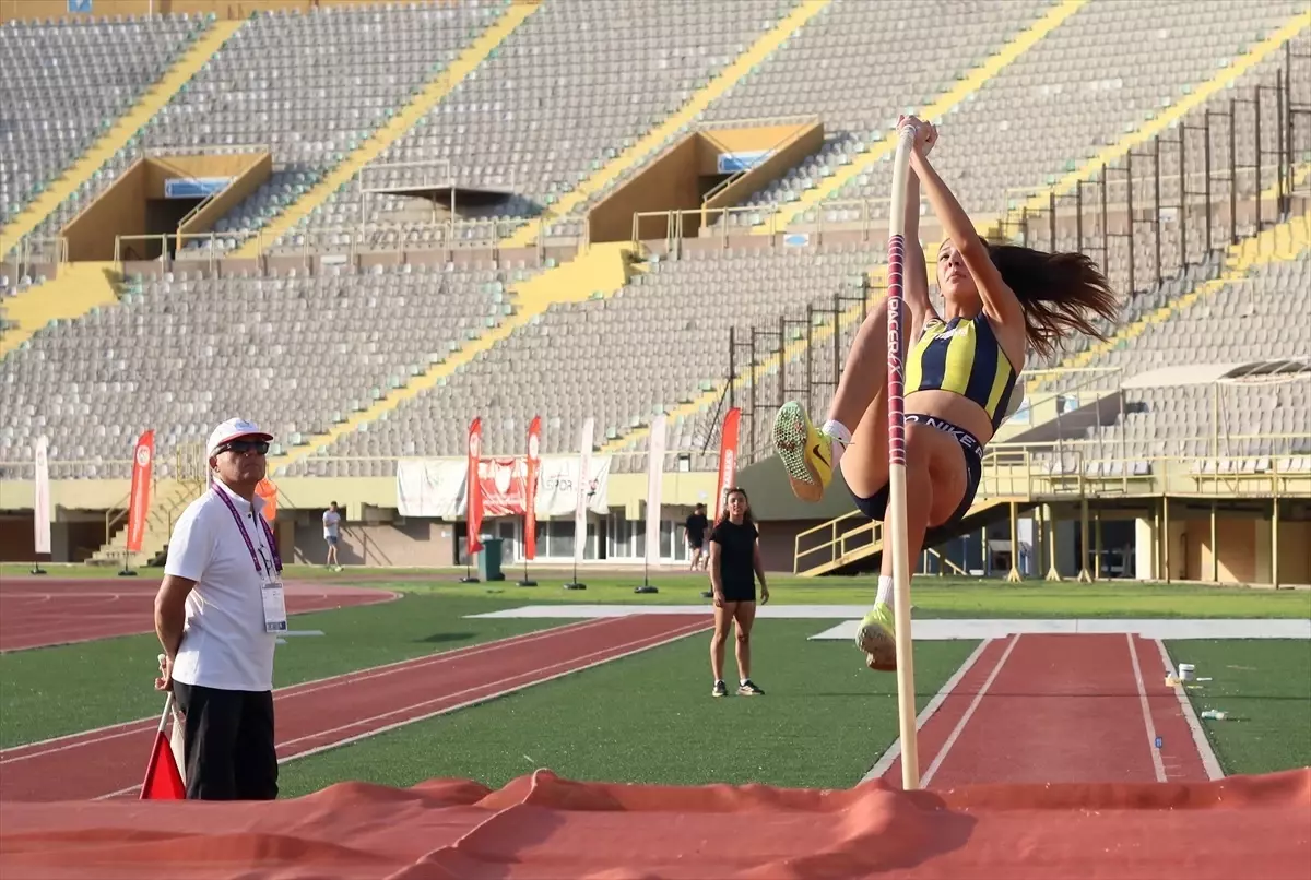 Türkiye Büyükler Atletizm Şampiyonası İzmir\'de Başladı