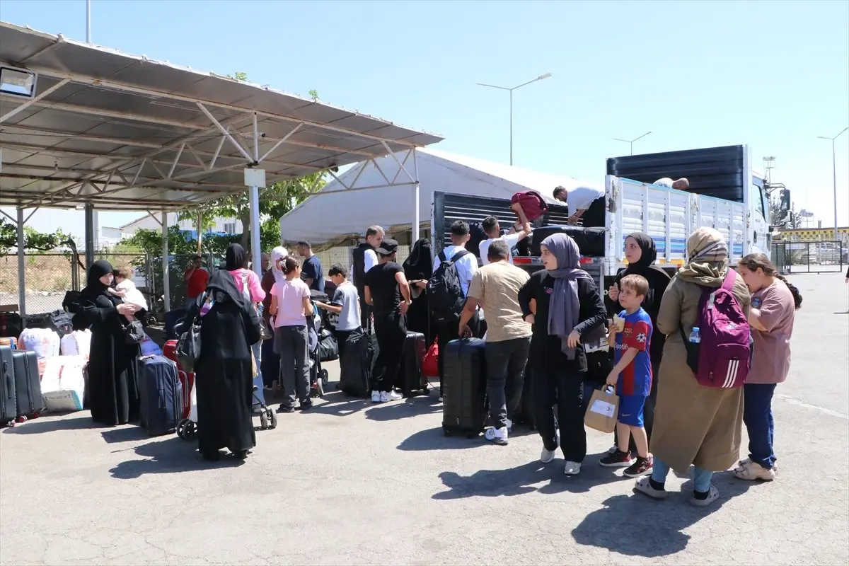 Suriyeliler, Ülkelerine Dönmeye Başladı