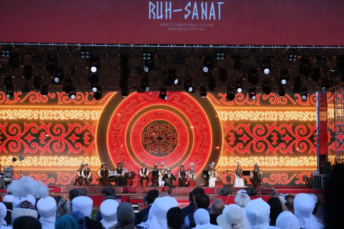 İpek Yolu Müzik Topluluğu Issık Göl Festivali\'nde