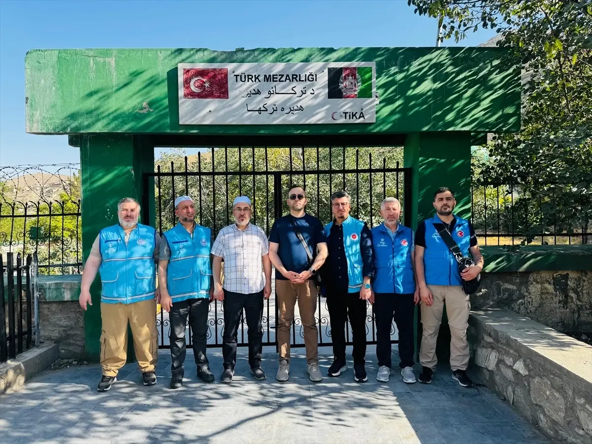 TDV Heyeti Kabil\'deki Mezarlığı Ziyaret Etti