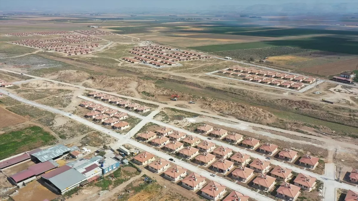Türkiye\'nin ilk "kırsal uydu kenti", hak sahibi depremzedelerden tam not aldı